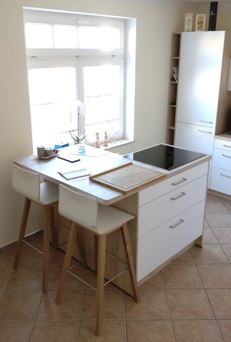 Kochinsel mit Barhocker