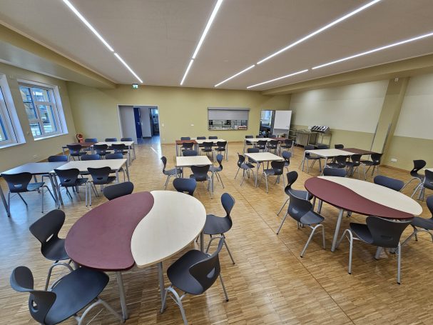 Tische und Stühle für Speiseraum