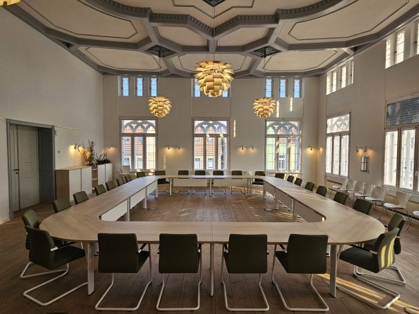 Konferenzmöbel im Ratssaal